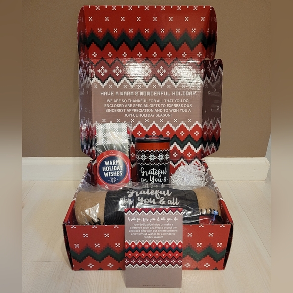 NIB Grateful For You and All You Do Holiday Gift Mug Socks Blanket Christmas - Picture 2 of 10